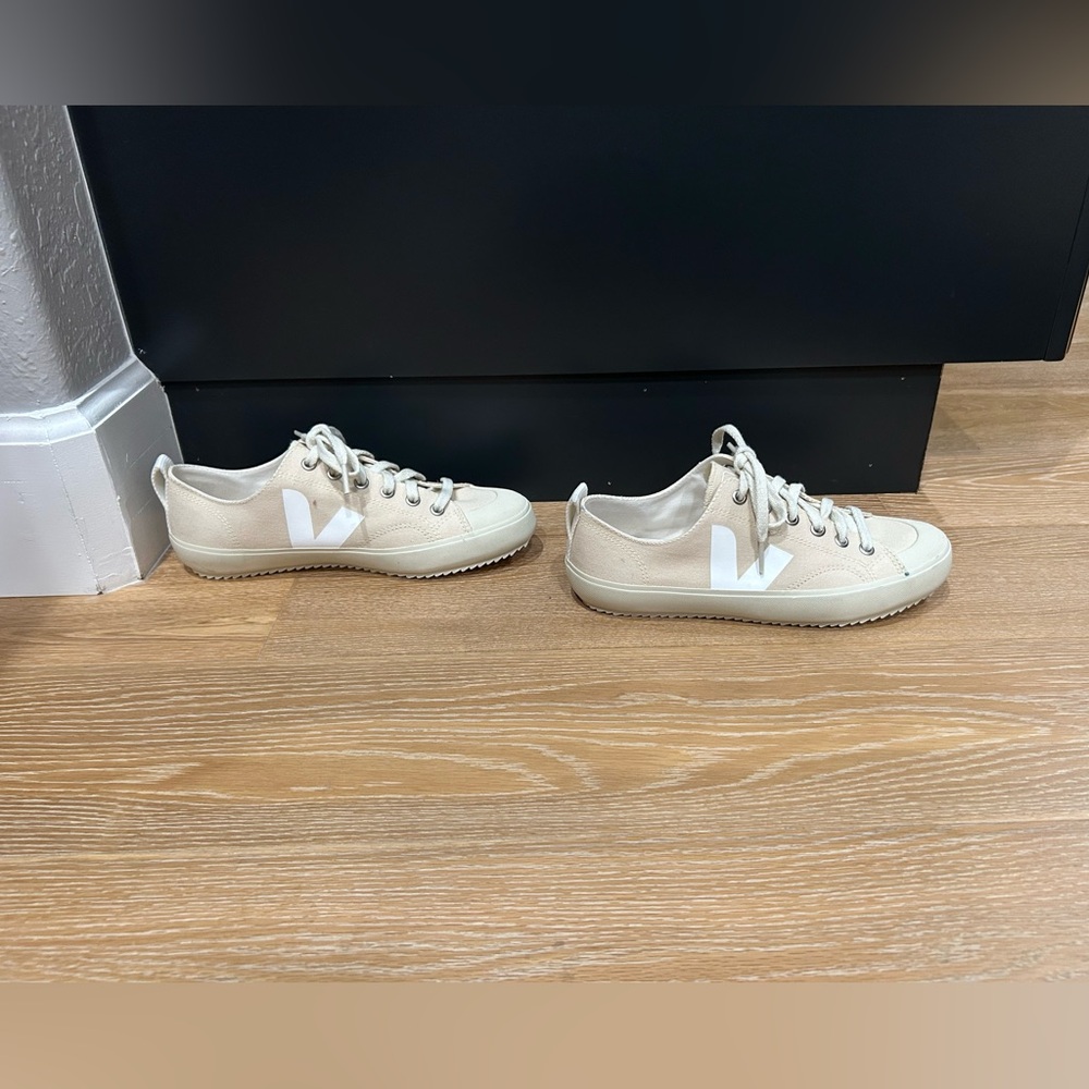 Veja Nova canvas low women’s size 8